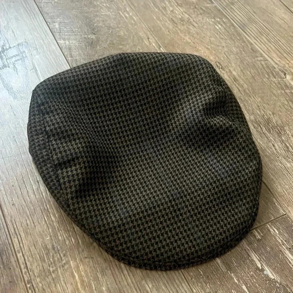 Country gentleman newsboy hat